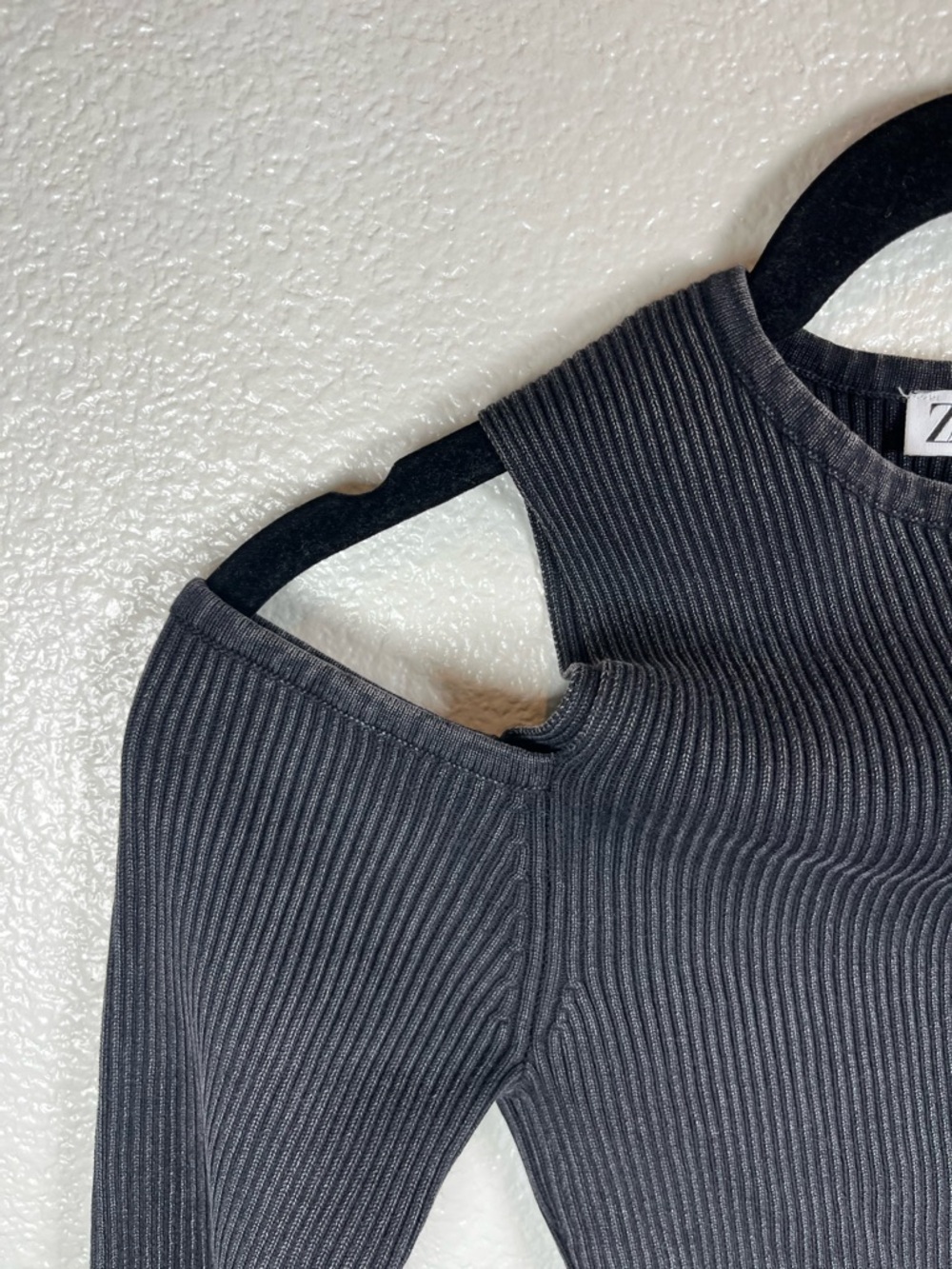 Zara Black Acid Wash Ribbed Cold-Shoulder Cutout Sweater SM - Picture 6 of 11